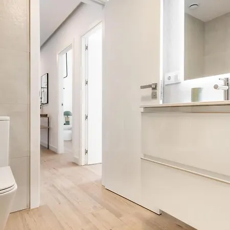 Delightful And Bright In Center By Rems Apartment *
