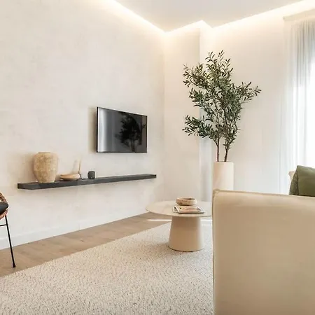 Delightful And Bright In Center By Rems