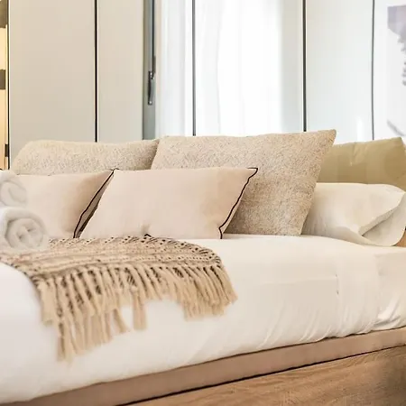 Delightful And Bright In Center By Rems Apartment