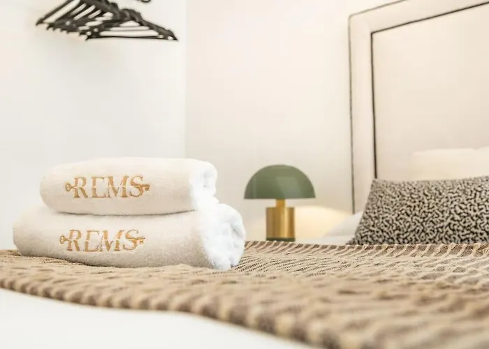 Delightful And Bright In Center By Rems Daire Málaga