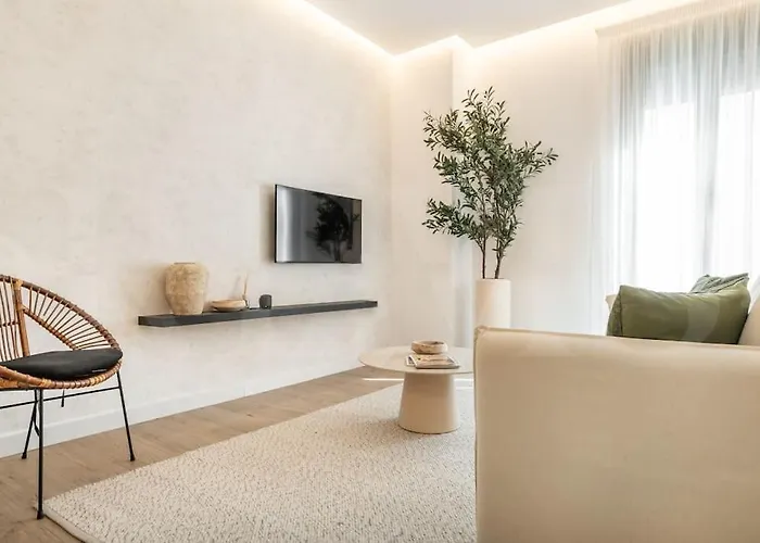 Delightful And Bright In Center By Rems