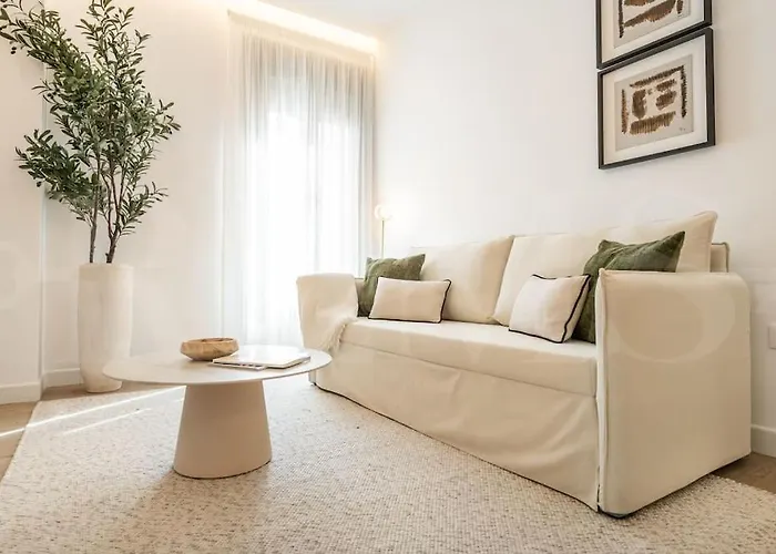 Delightful And Bright In Center By Rems Daire *